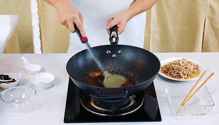 京酱烤鸭肉丝的做法做法步骤：6