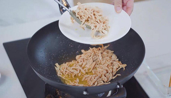 京酱烤鸭肉丝的做法做法步骤：5