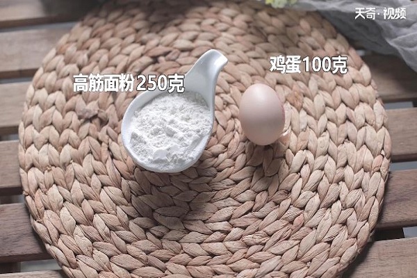 烤鸭卷饼的饼皮怎么做做法步骤：1