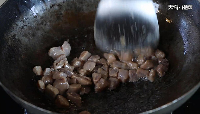 肉炒茭白的做法做法步骤：4
