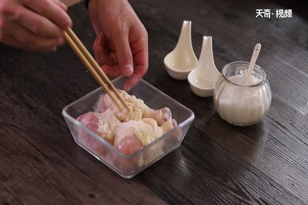 烤鸡腿做法步骤：1