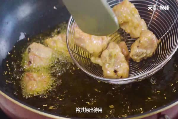 糖醋排骨做法步骤：4