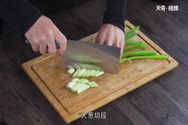 盐水毛豆做法步骤：1