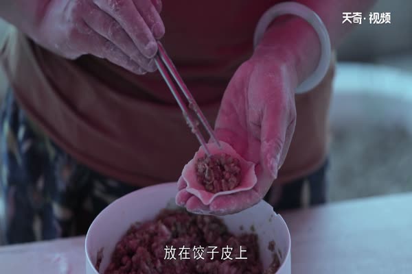 芹菜猪肉馅饺子做法步骤：7