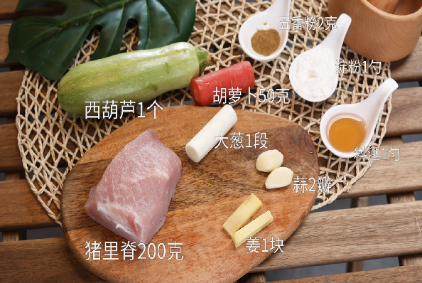 西葫芦炒肉做法步骤：1